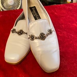 Kenneth Cole White Loafers w/buckle, Sz. 7.